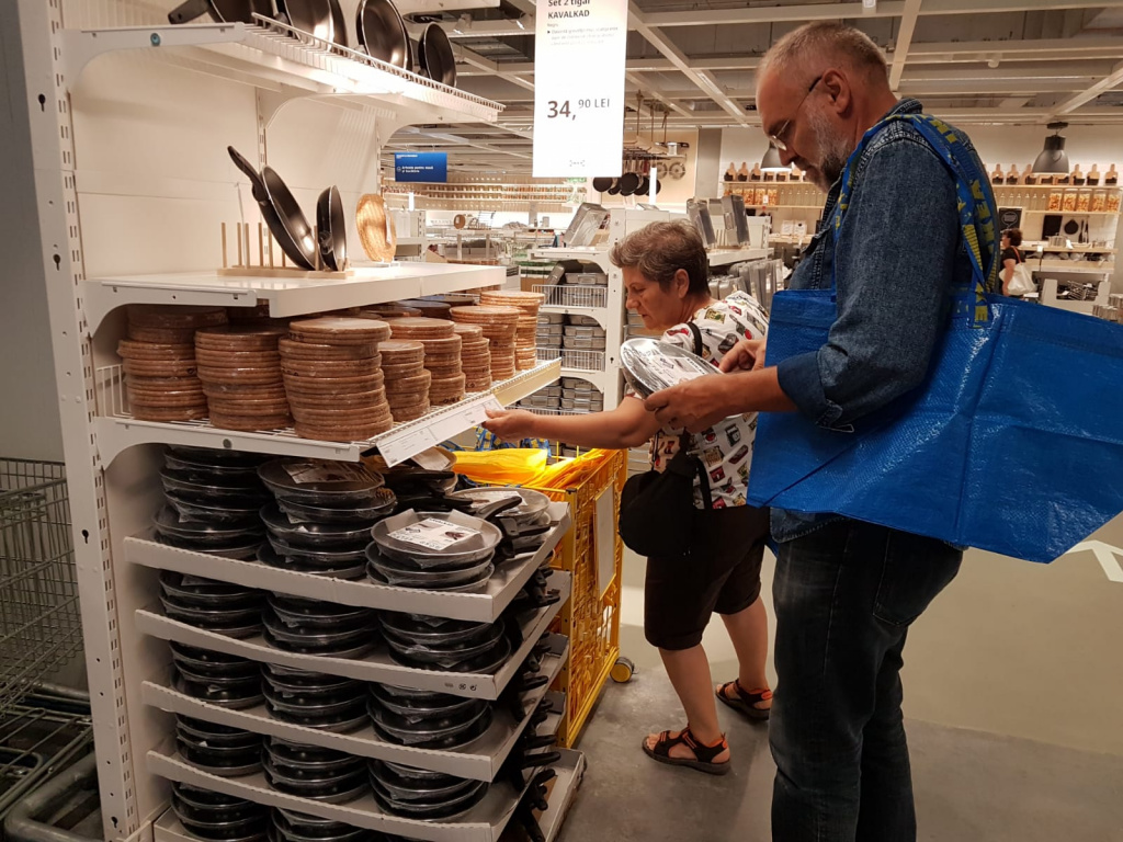 REPORTAJ FOTO: Aplauze, cozi, ministru si bugete de cateva sute de lei la deschiderea IKEA Pallady