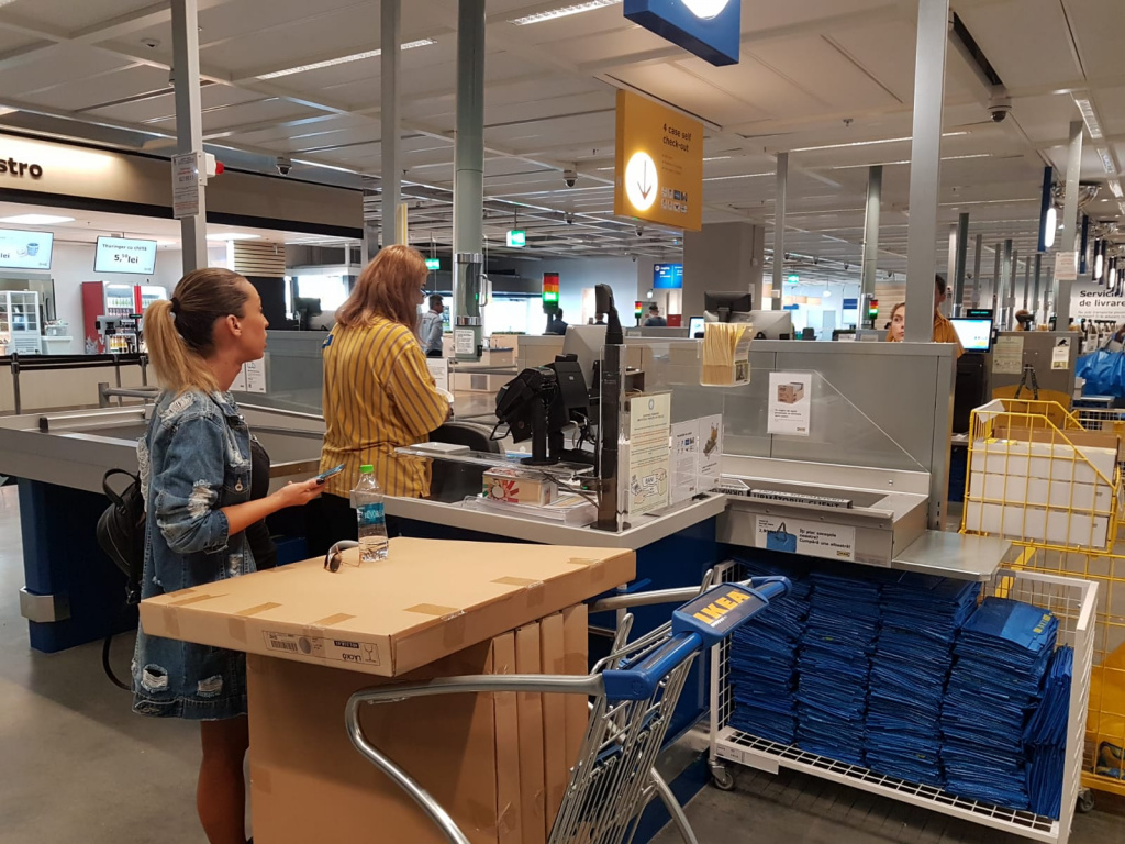 REPORTAJ FOTO: Aplauze, cozi, ministru si bugete de cateva sute de lei la deschiderea IKEA Pallady