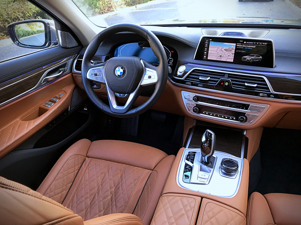 Test drive cu BMW 745e facelift - sedanul care merge 40% din timp gratis