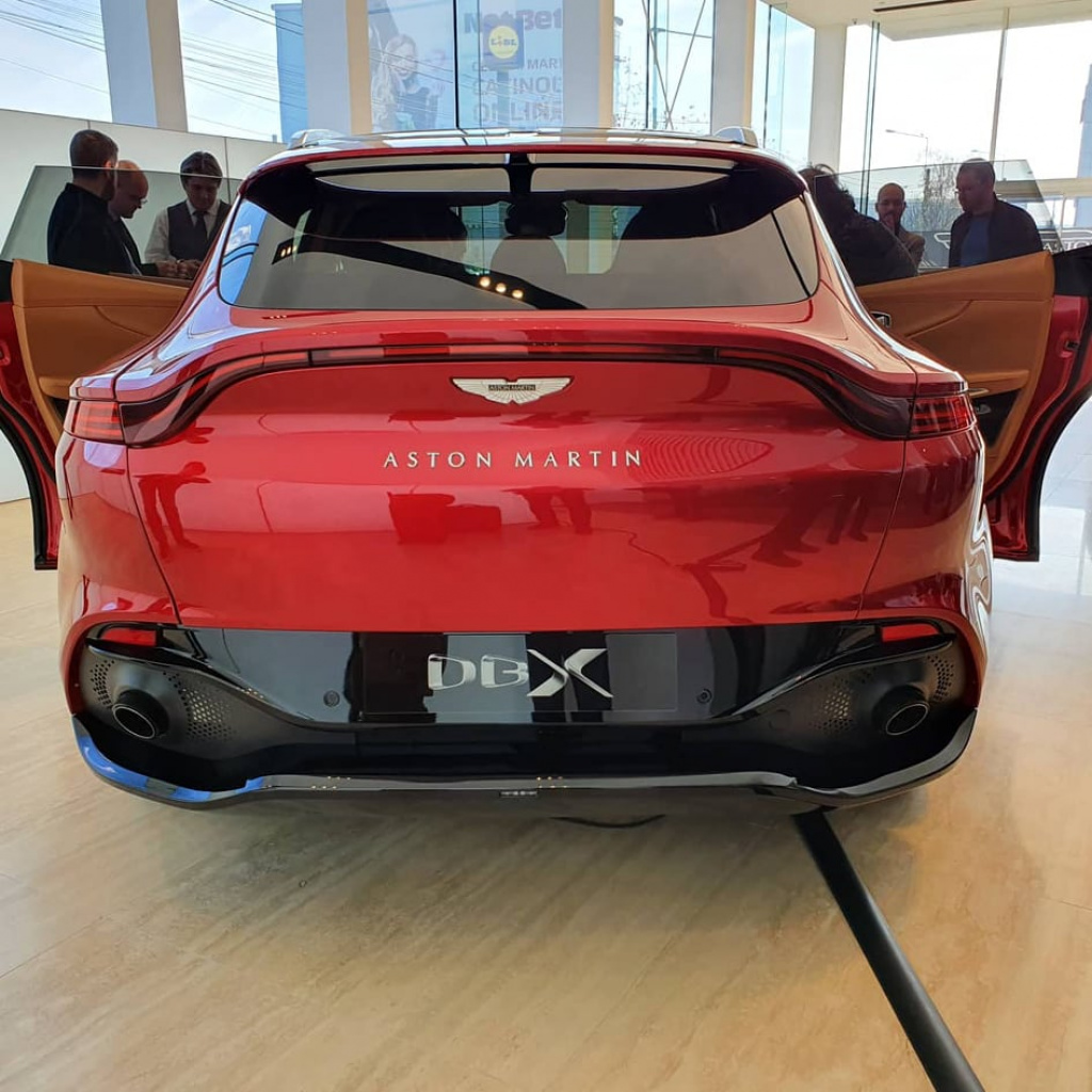 Aston Martin DBX, primul SUV din istoria brandului, a fost prezentat la Bucuresti