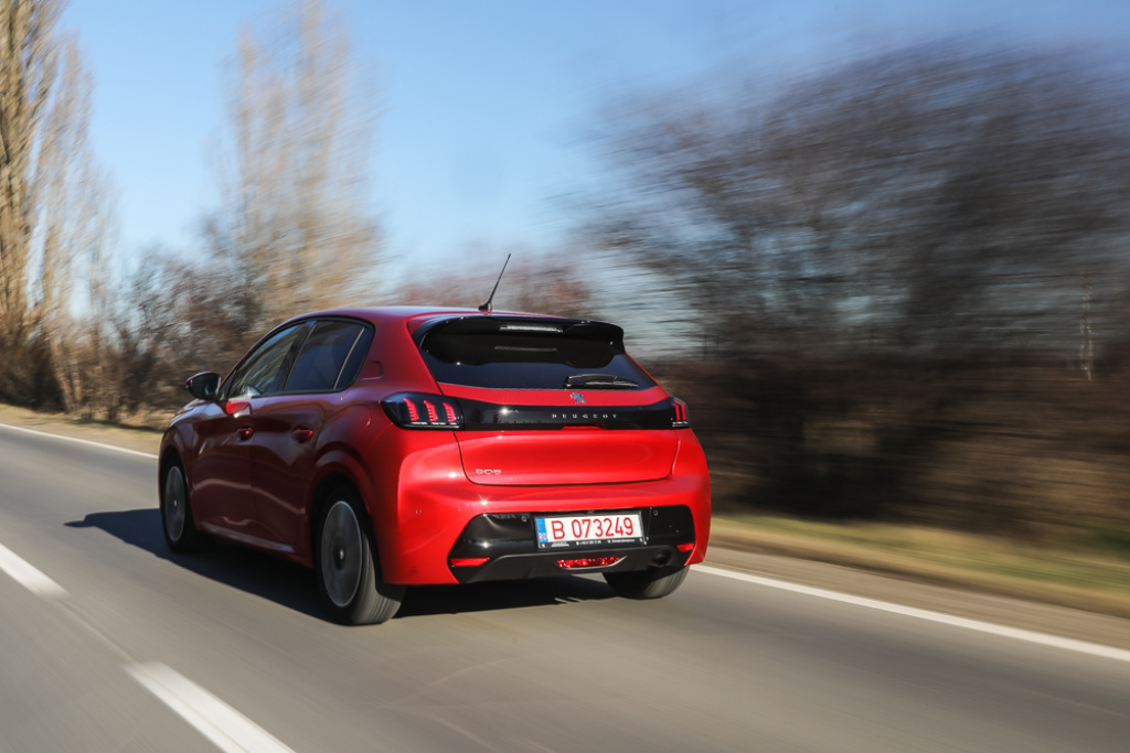 Review: 3-4 ore la volanul noului Peugeot 208. In ianuarie soseste si o versiune 100% electrica