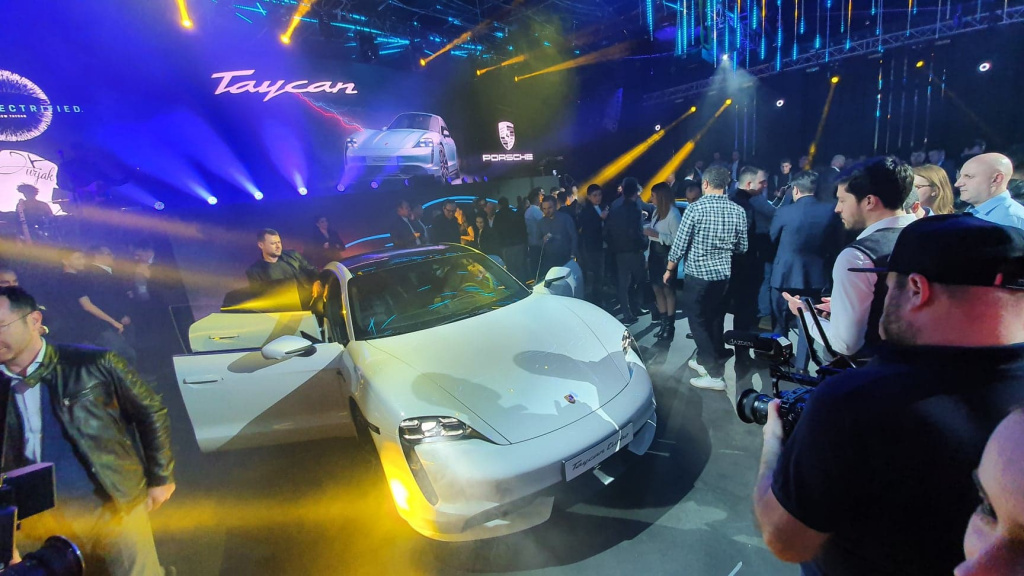 Porsche Taycan a fost prezentat la Bucuresti. Accelereaza pana la 100 de km/h in 2,8 secunde