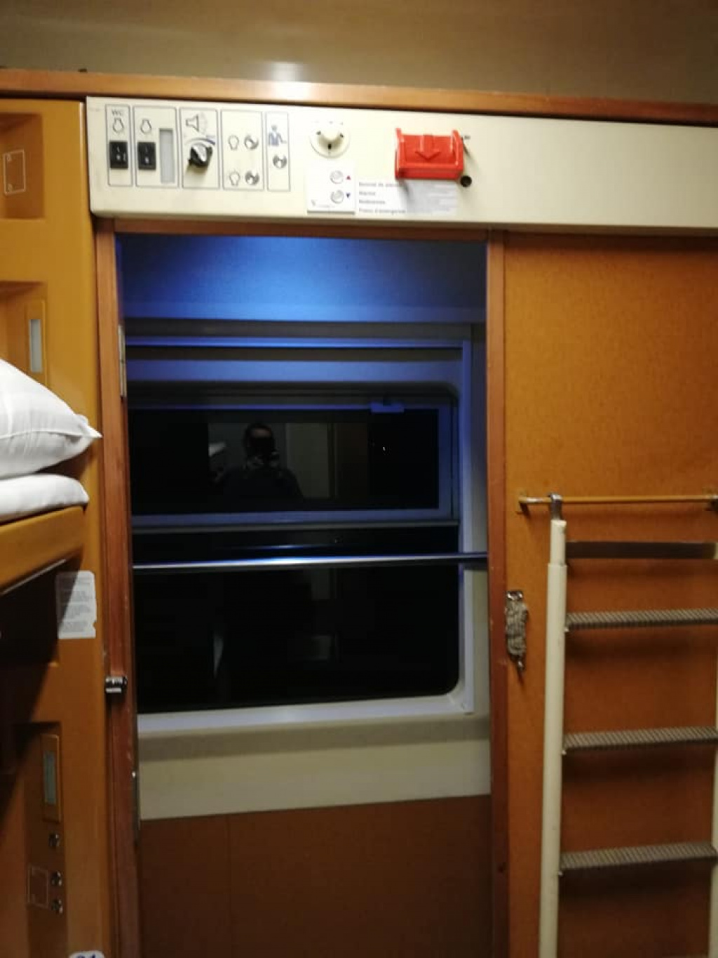Cele mai moderne vagoane de dormit ale CFR Calatori au instalatie de climatizare, camere de supraveghere si baie