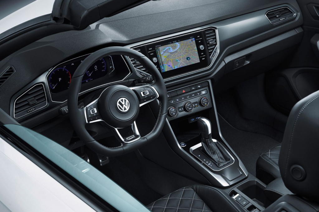 Volkswagen T-Roc Cabrio sosește în mai în România. Costă de la 24.700 euro