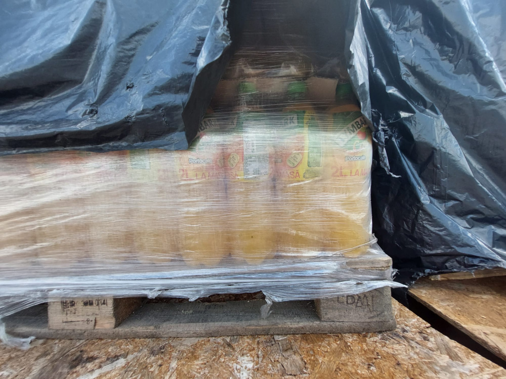 FOTO | Amenzi ANPC de 30.000 de lei și aproape 700.000 de litri de suc Tymbark retrași de la vânzare