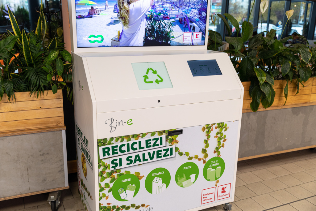 Kaufland instalează coșuri inteligente de sortare automată a deșeurilor pentru a recicla mai ușor. În ce magazine vei putea face asta