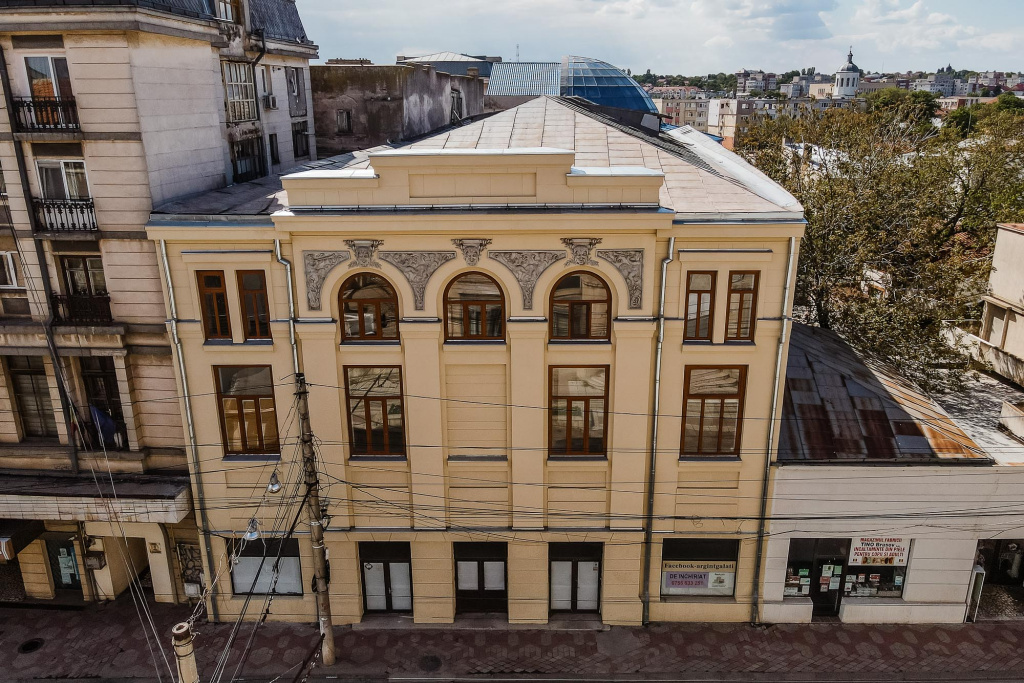 GALERIE FOTO | Se vinde unul dintre cele mai elegante teatre din România