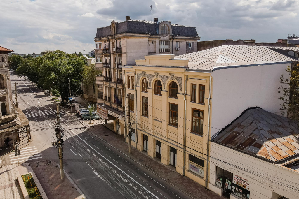 GALERIE FOTO | Se vinde unul dintre cele mai elegante teatre din România