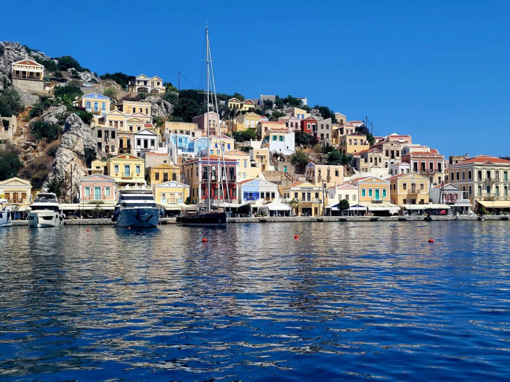 [GALERIE FOTO] Vacanță în Grecia: Insula Symi, tabloul plin de culoare din arhipelagul Dodecanez
