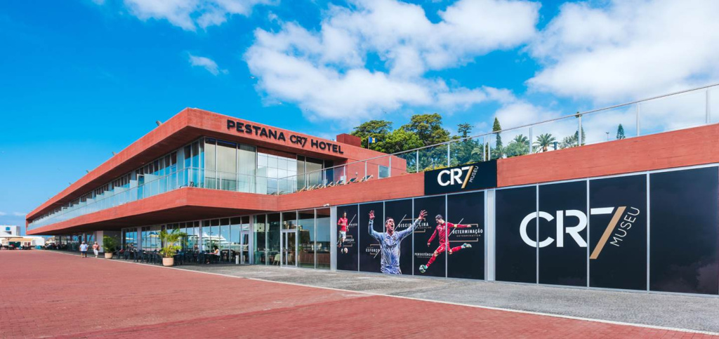 GALERIE FOTO | Cum arată și cât costă să stai în hotelul lui Cristiano Ronaldo din Madeira