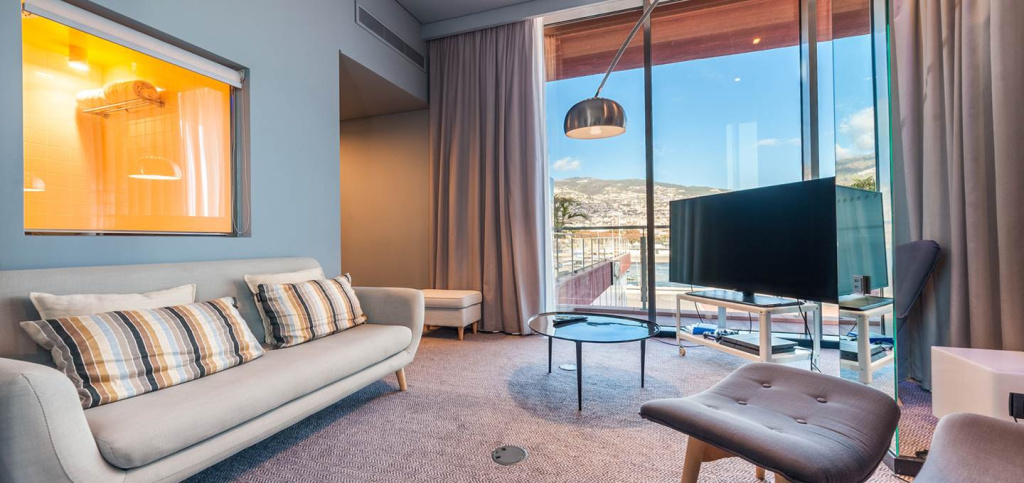 GALERIE FOTO | Cum arată și cât costă să stai în hotelul lui Cristiano Ronaldo din Madeira