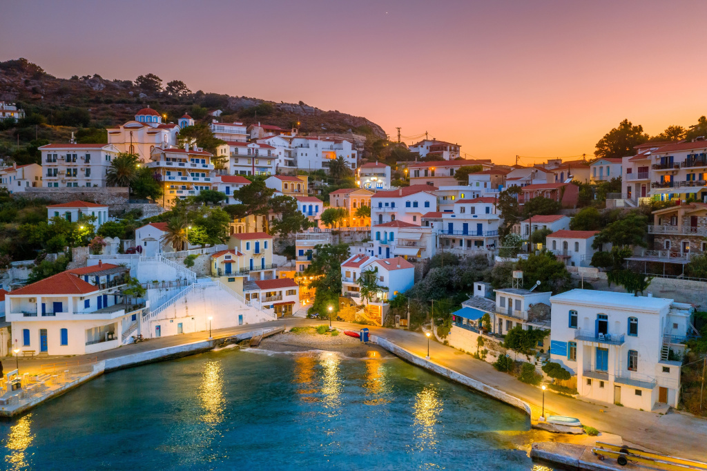GALERIE FOTO | Locuitorii acestei insule grecești au descoperit secretul unei vieți lungi și fără probleme de sănătate