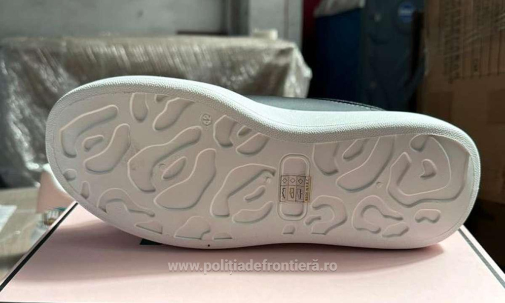 [GALERIE FOTO] Transport uriaș de pantofi sport contrafăcuți, descoperit în portul Constanța. Valora milioane de euro