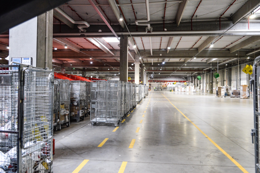 GALERIE FOTO | Cum arată cel mai mare hub logistic al Sameday. Câte pachete trec pe aici zi de zi