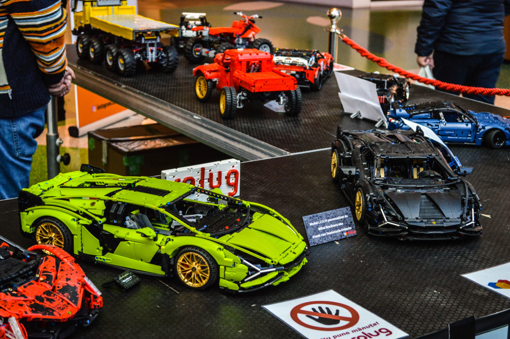 GALERIE FOTO | Cum arată un Lamborghini făcut din 400.000 de piese Lego la care s-a lucrat un an