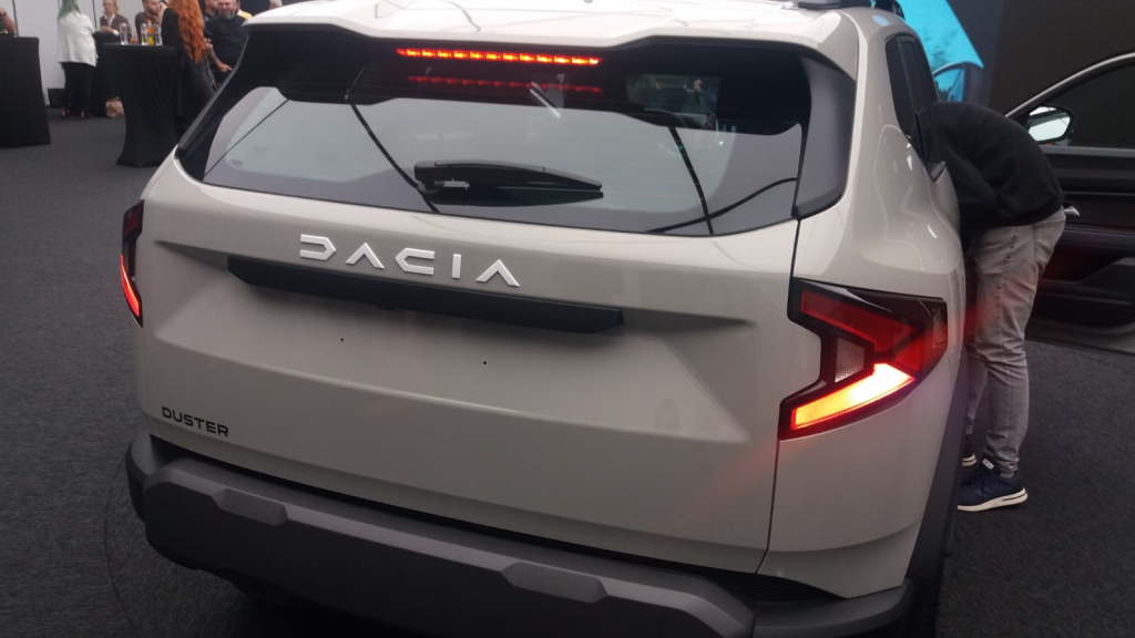 GALERIE FOTO | Noua Dacia Duster este aici și vine în premieră cu motorizare hibridă