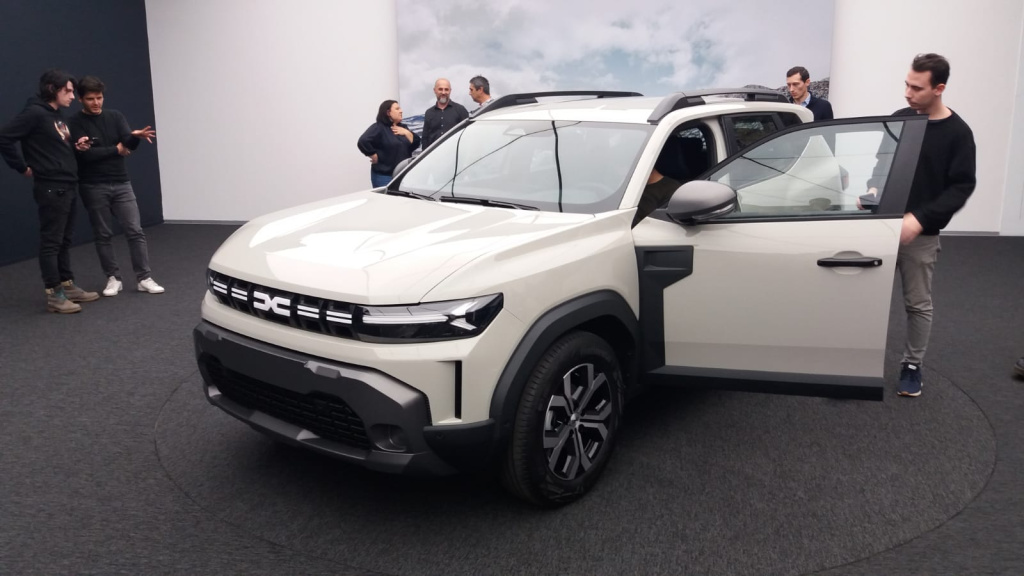 GALERIE FOTO | Noua Dacia Duster este aici și vine în premieră cu motorizare hibridă