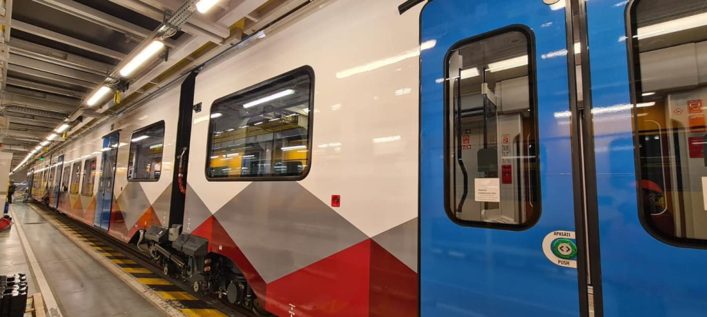 GALERIE FOTO Cum arată primul tren electric nou cumpărat de România după mai bine de 40 de ani