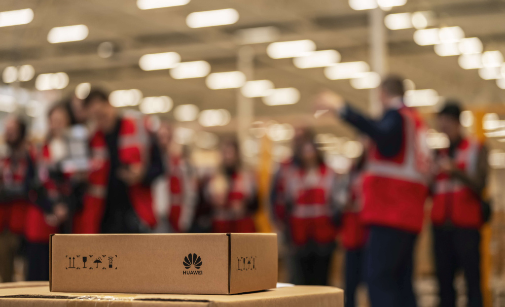 Cum poate muta Huawei toată tehnologia dintr-un centru logistic în doar o săptămână
