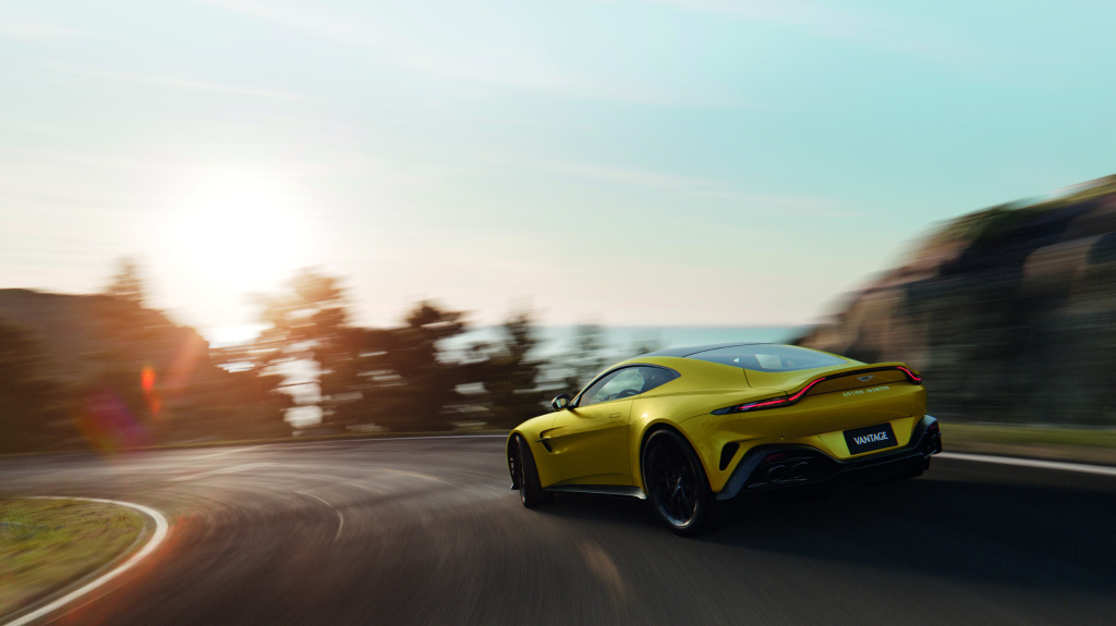 GALERIE FOTO | Aston Martin a prezentat noua față a lui Vantage. Puterea a crescut cu 128 CP