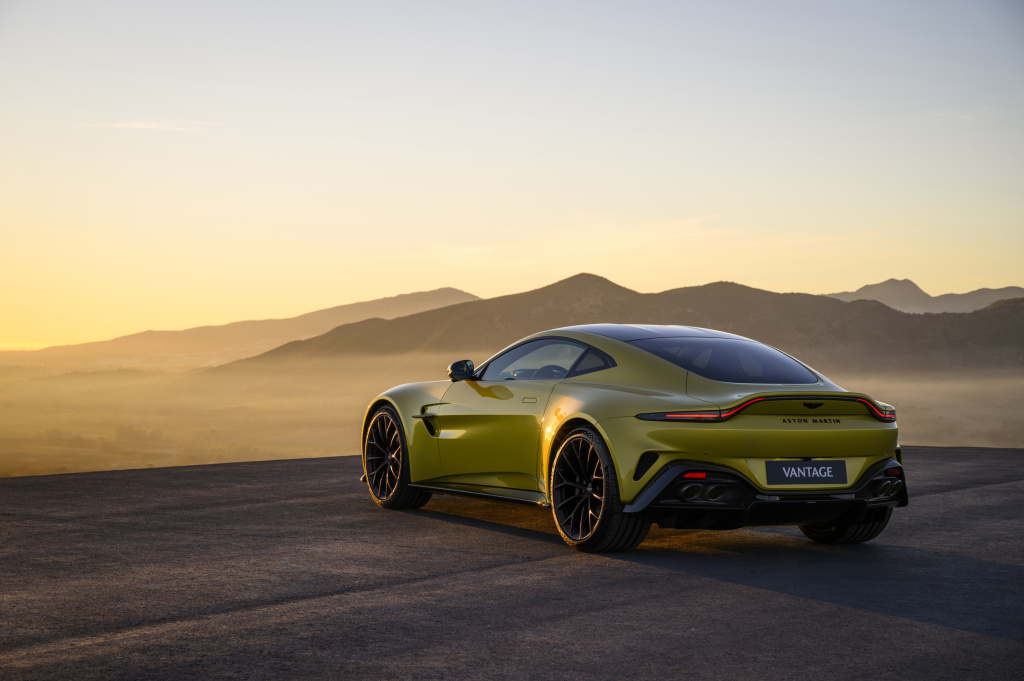 GALERIE FOTO | Aston Martin a prezentat noua față a lui Vantage. Puterea a crescut cu 128 CP