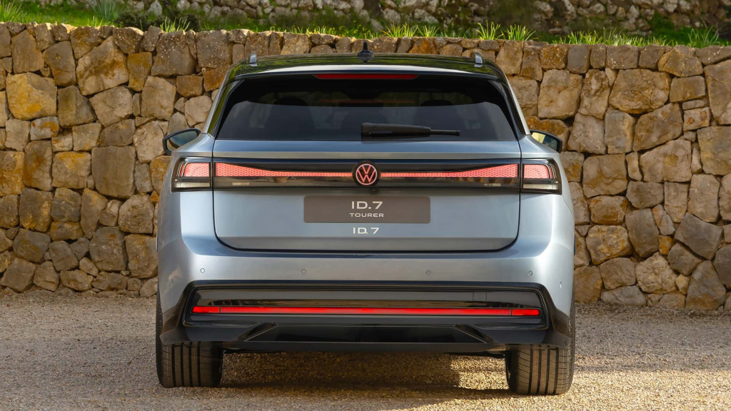 Volkswagen a prezentat ID.7 Tourer, rivalul cu autonomie de aproape 700 de kilometri al BMW i5 Touring
