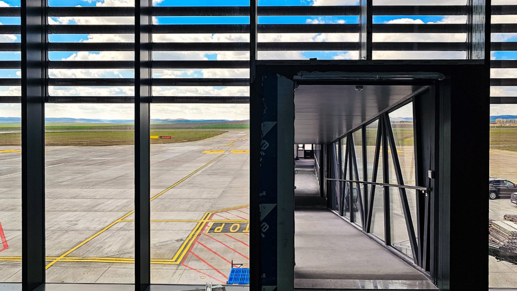 GALERIE FOTO | Aeroportul din Tulcea are un nou terminal și va putea primi zboruri Schengen