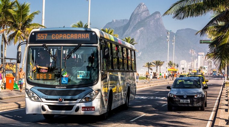 Oamenii din Rio sunt printre cei mai rapizi pasageri: ei coboara si urca foarte repede din si in autobuz