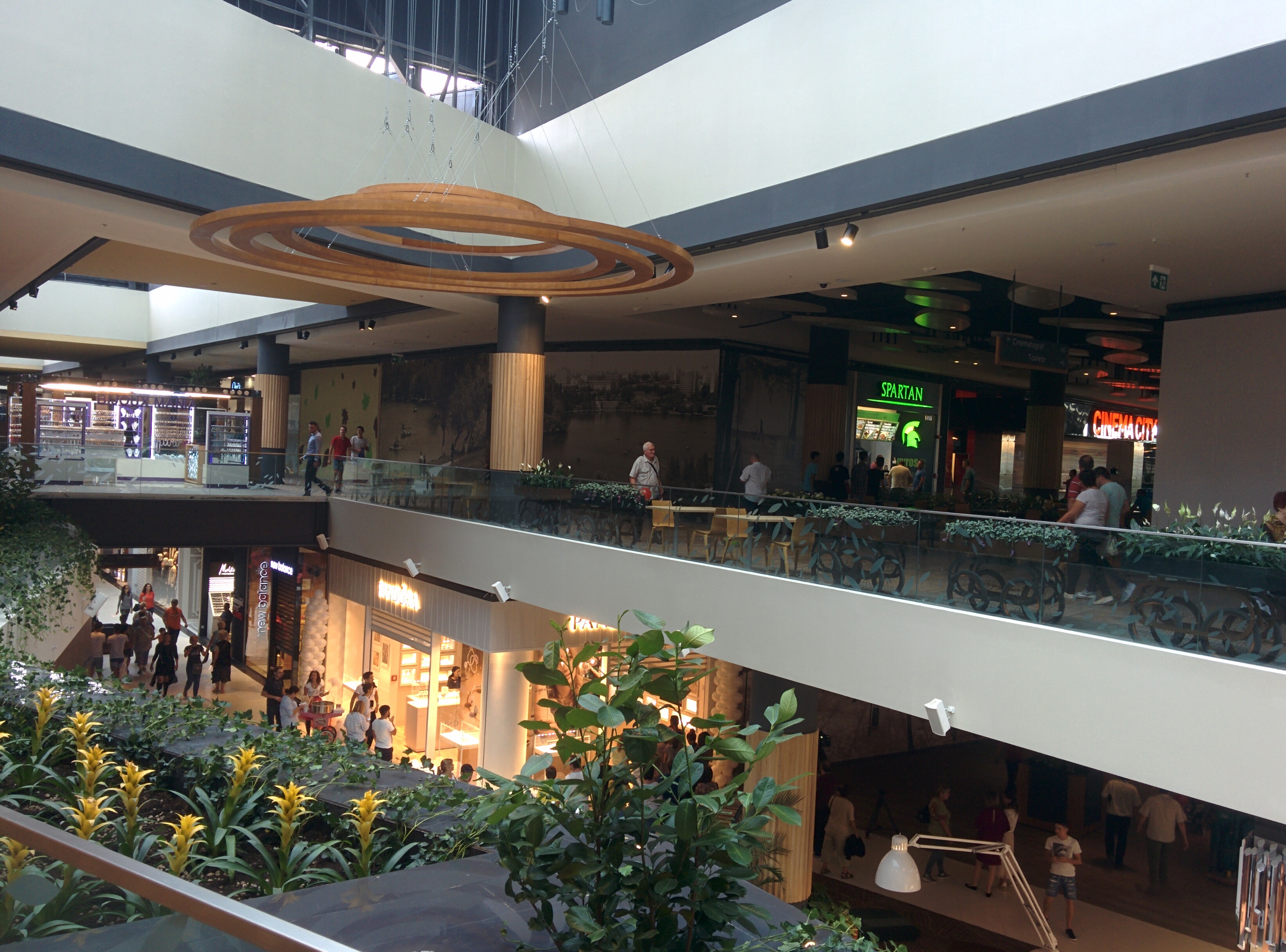 Imagini cu mallul ParkLake in ziua deschiderii