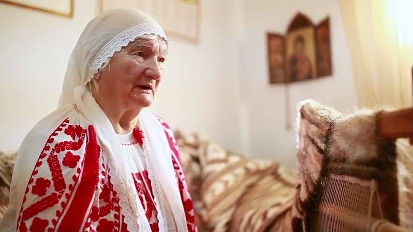 Adela Petre, tesatoare in par de capra, 87 de ani