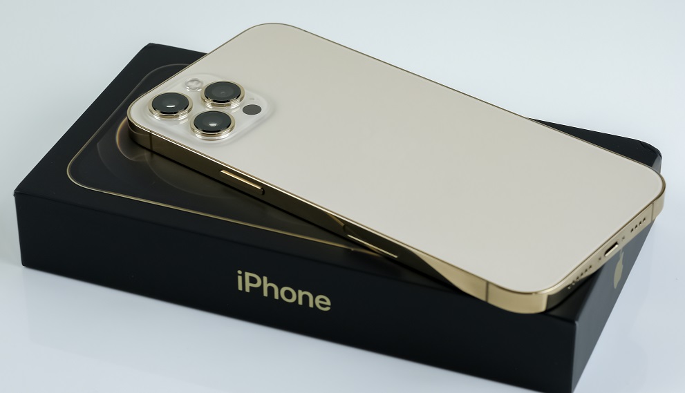 #1 - iPhone 12 Pro Max - Cea mai bună variantă de telefon 5G