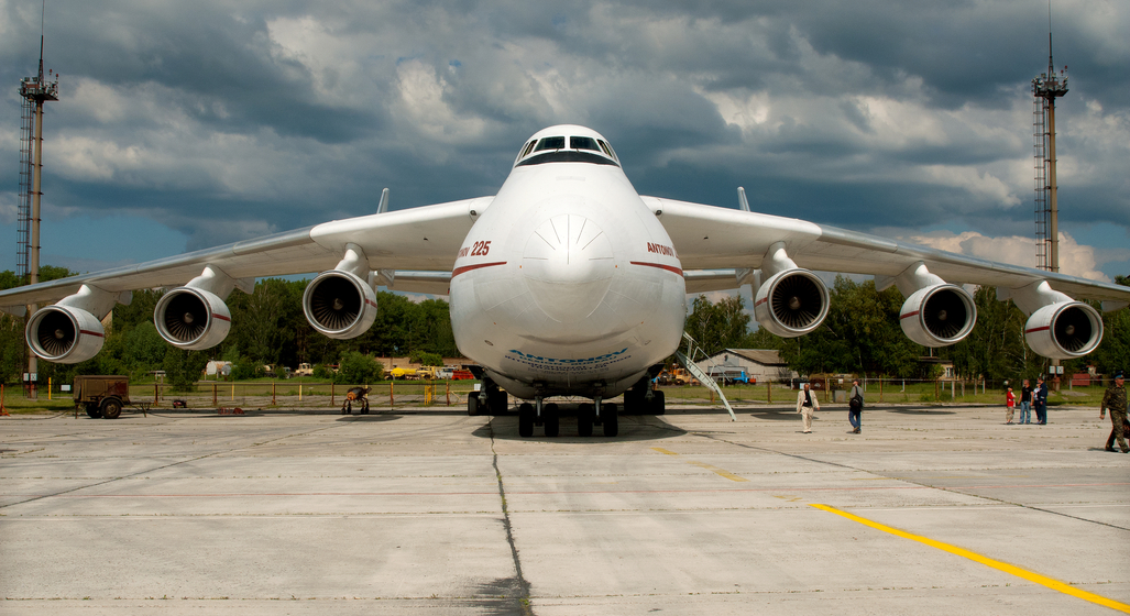 Antonov AN-225 la București