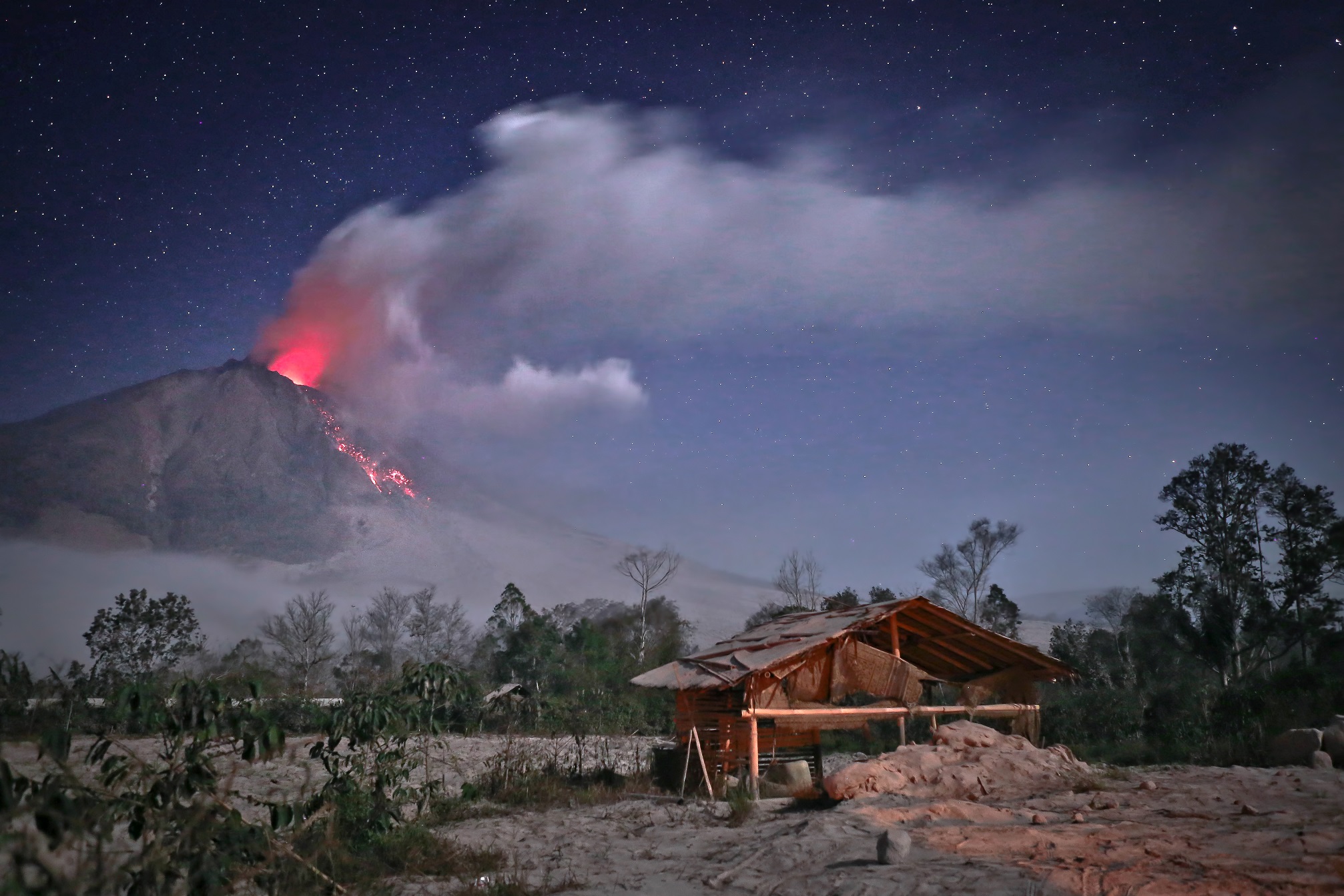 Muntele Sinabung – unul dintre cei mai periculoși strato-vulcani din lume