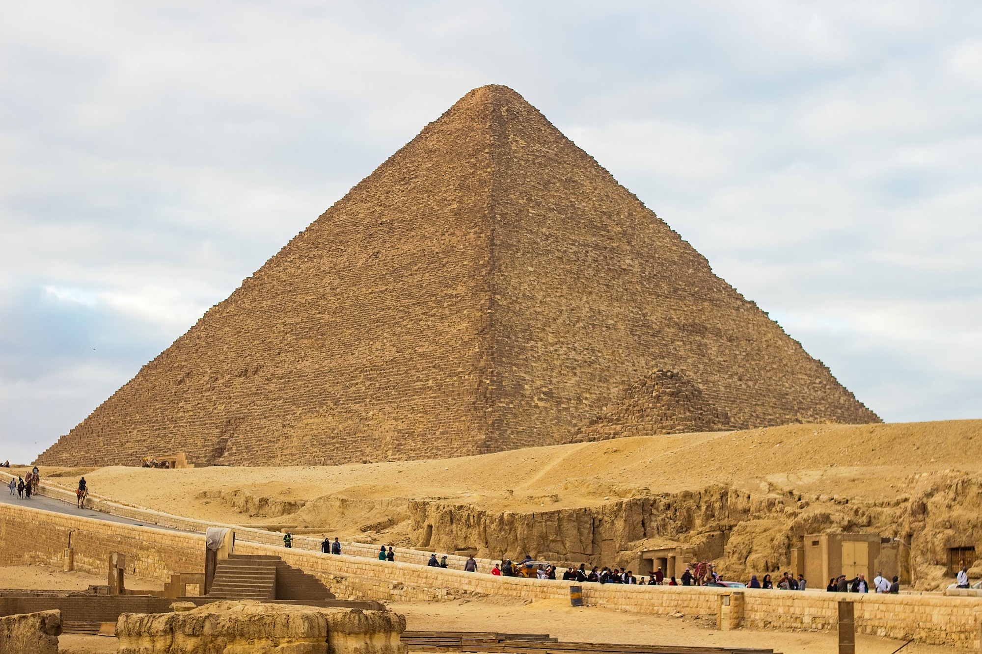 1. Piramida lui Khufu