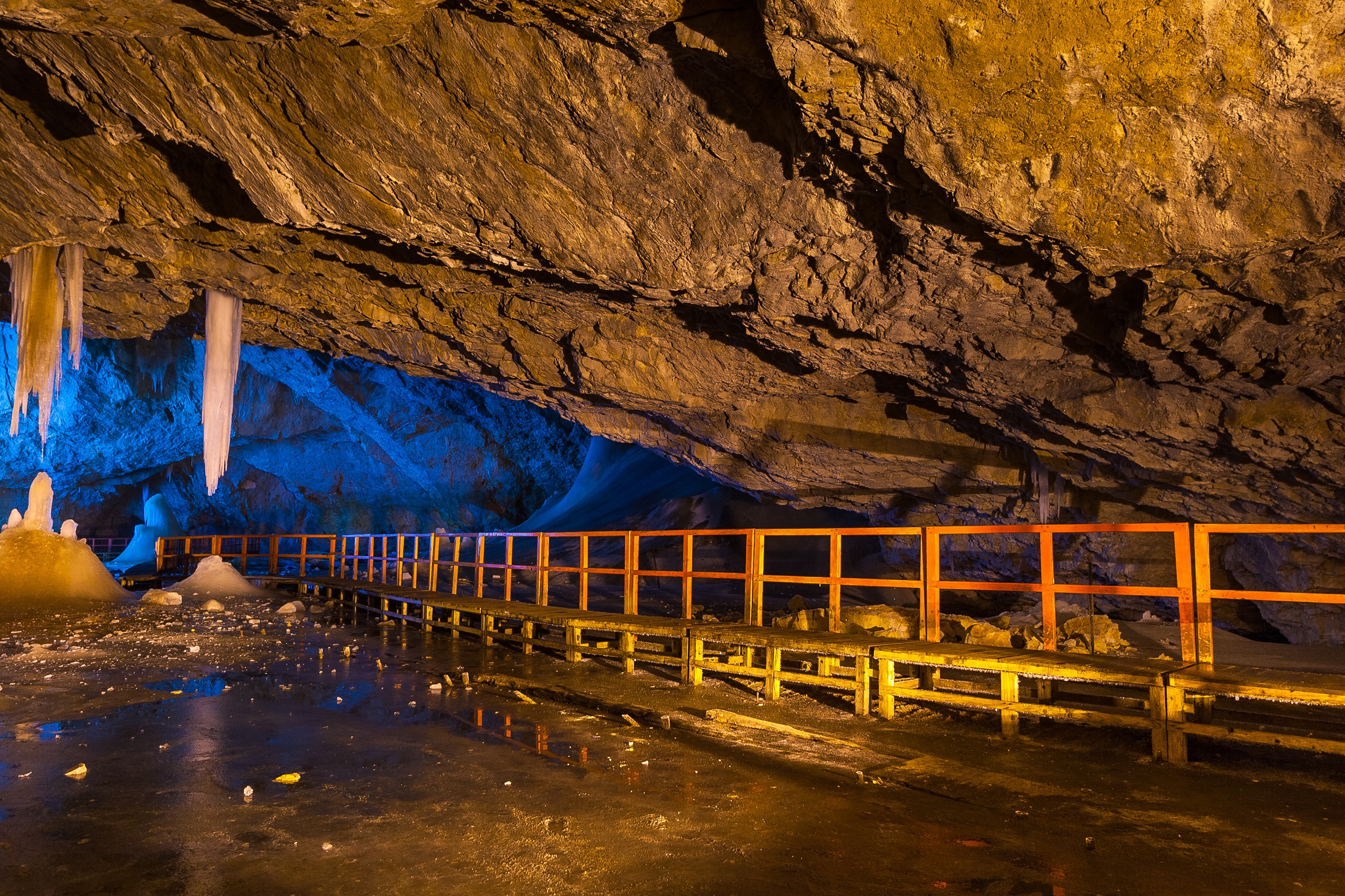 Peștera Scărișoara – județul Alba