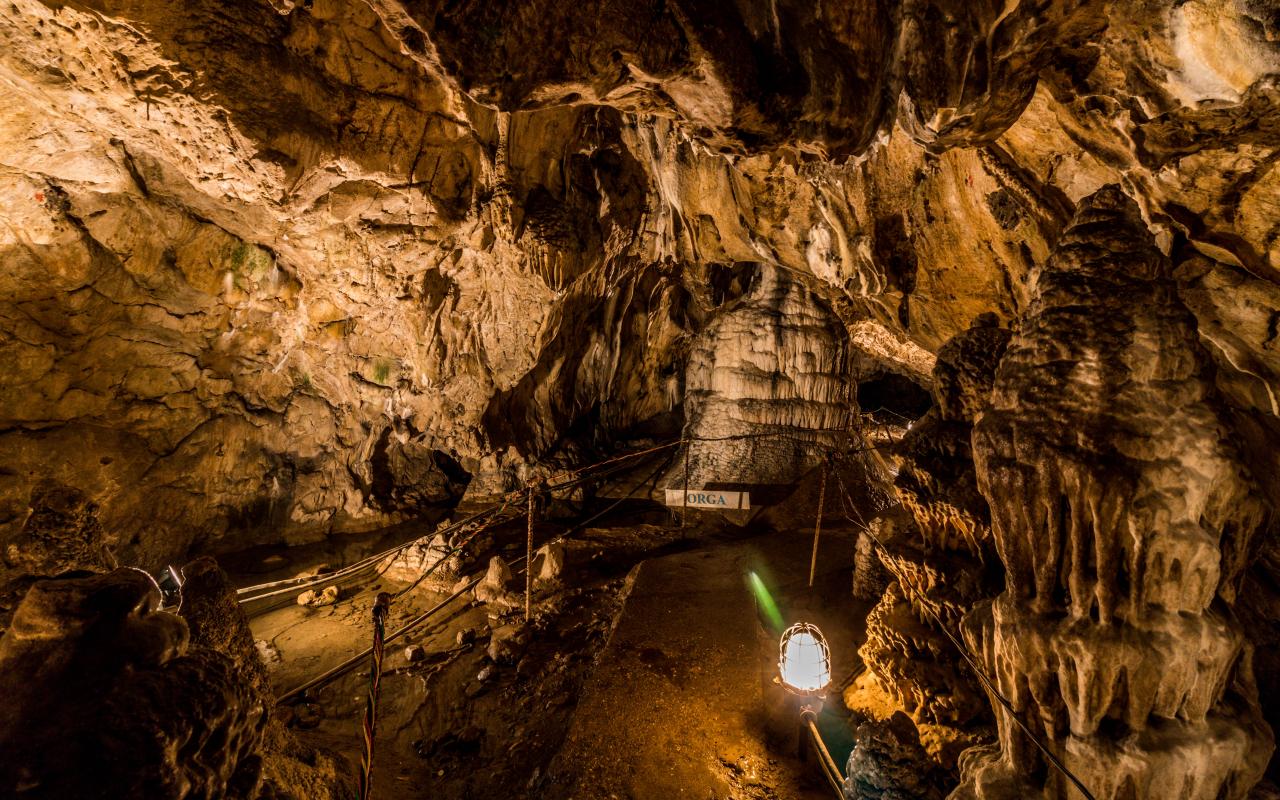 Peștera Muierii – Județul Gorj