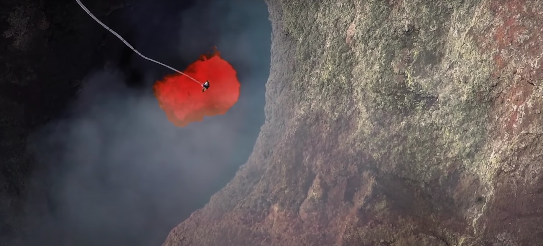 Sărituri din elicopter într-un vulcan activ cu coarda - Chile