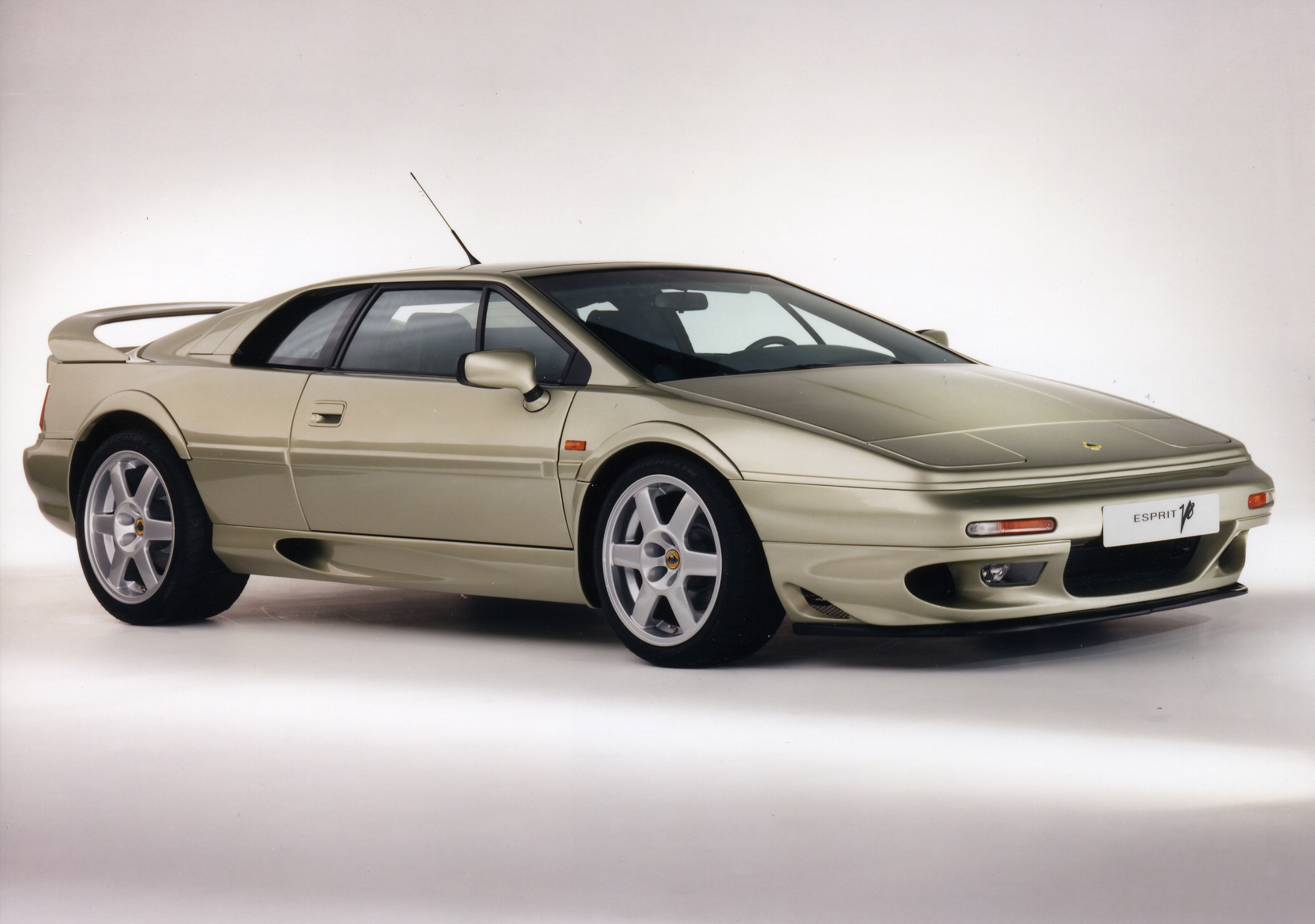Anii '90 - Lotus Esprit S4 V8