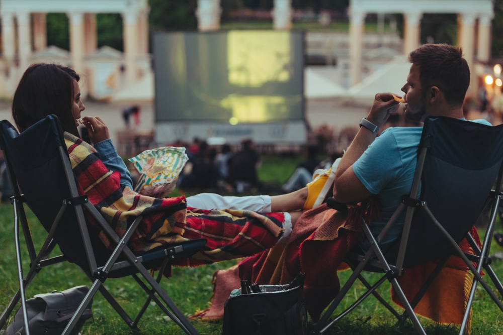 Cinema în aer liber, în Parcul Titan