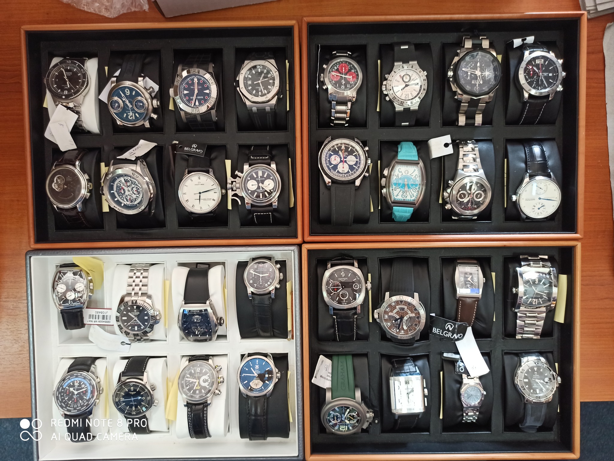 Colecție ceasuri: 122 de bucăți