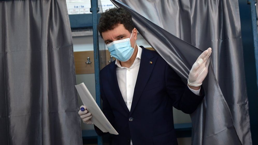 Cine ”îi ține la ușă” lui Nicușor Dan pentru a nu-și ocupa oficial scaunul la Primăria Capitalei