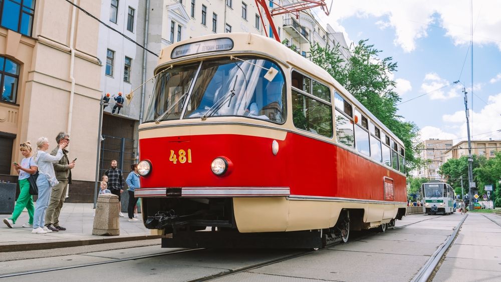 Bucureștenii își iau adio de la vechile tramvaie Tatra: „festival” de rămas-bun după 53 de ani de circulație