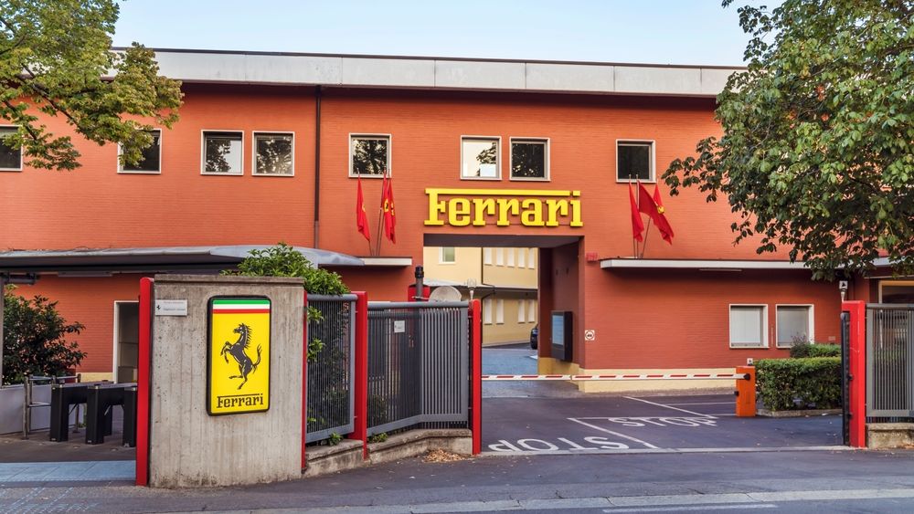 Analiză: Fiecare angajat Ferrari a generat un profit record în 2024, care pune la respect Tesla și BYD