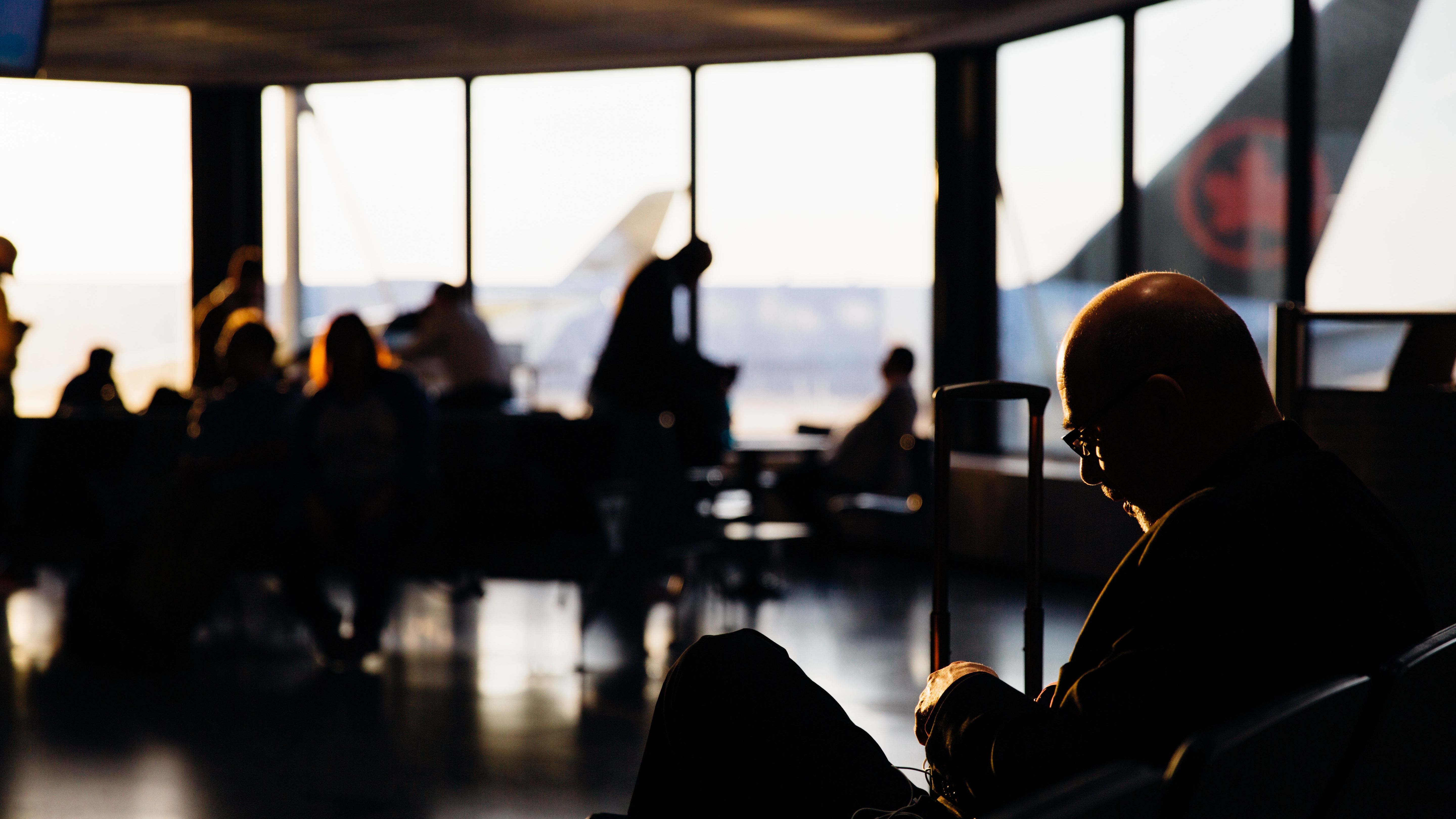 Politico: Compensațiile pentru zborurile întârziate ar putea să dispară sau să fie reduse