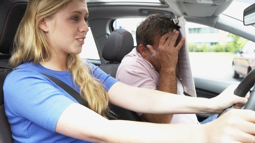 Ce pot face deținătorii de permise străine care vor carnet de conducere românesc