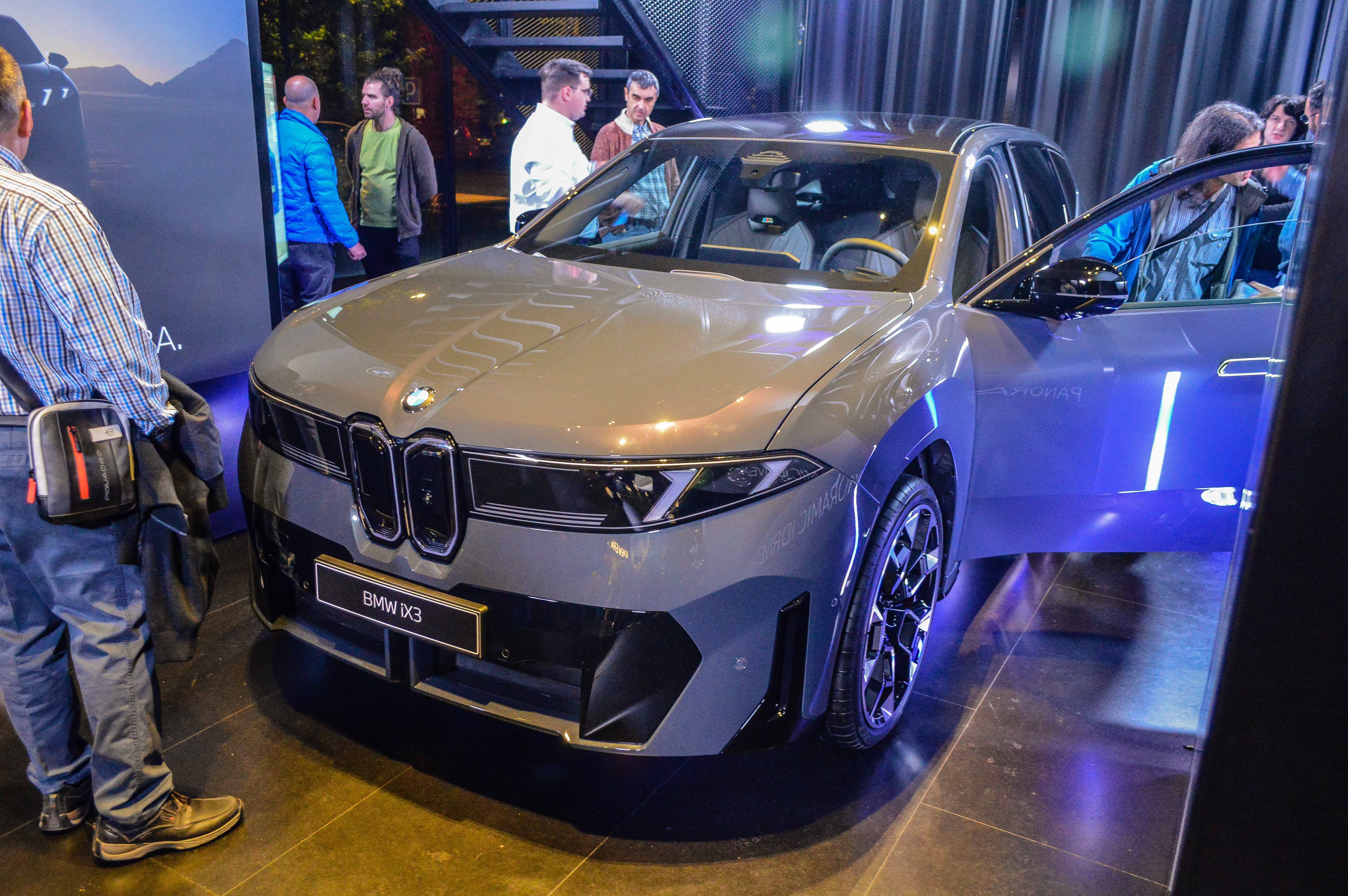 FOTO | BMW iX3 a ajuns în România. Cum arată, de aproape, noul „laborator” electric al bavarezilor - Poza 18