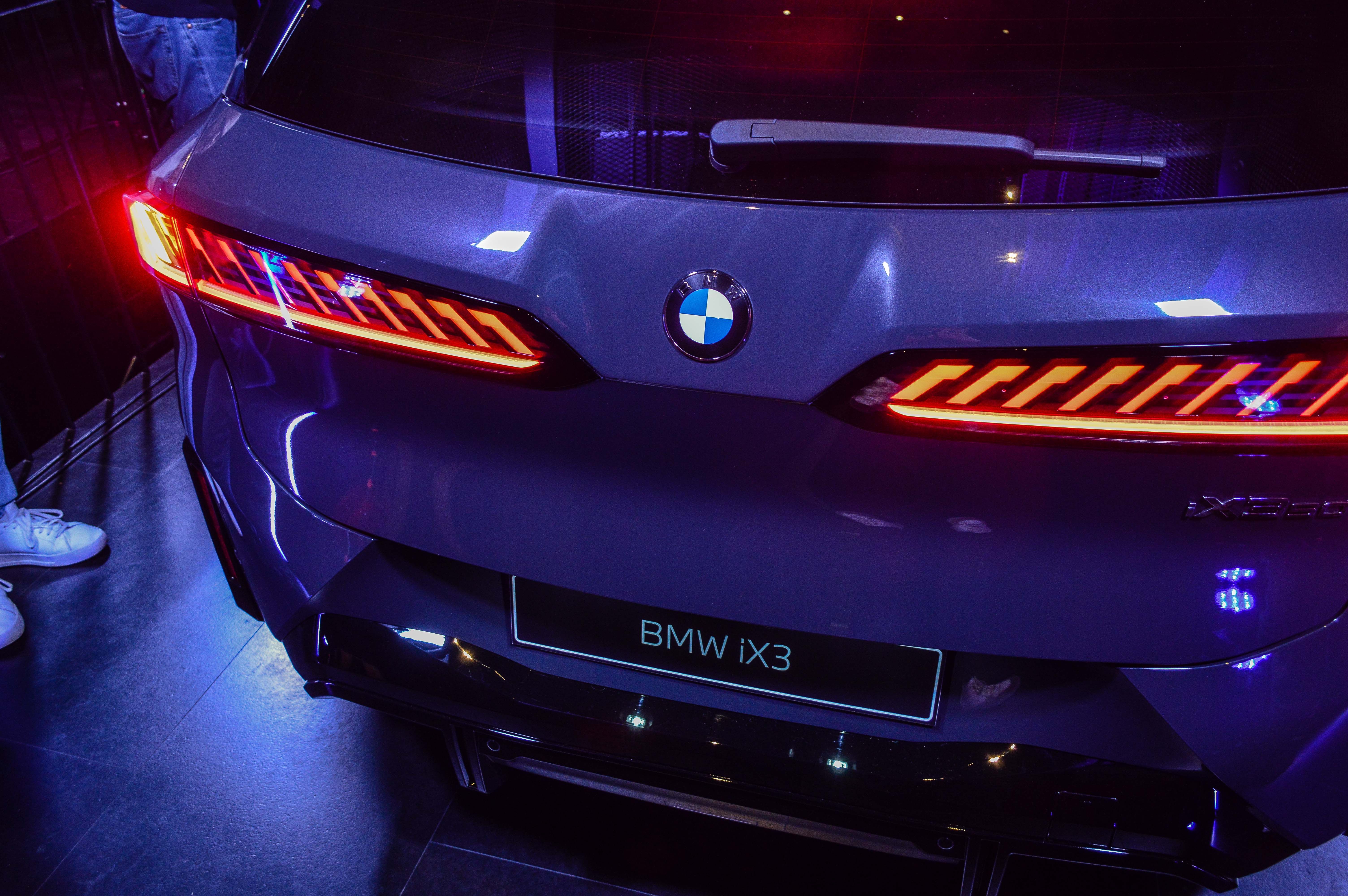 FOTO | BMW iX3 a ajuns în România. Cum arată, de aproape, noul „laborator” electric al bavarezilor - Poza 14