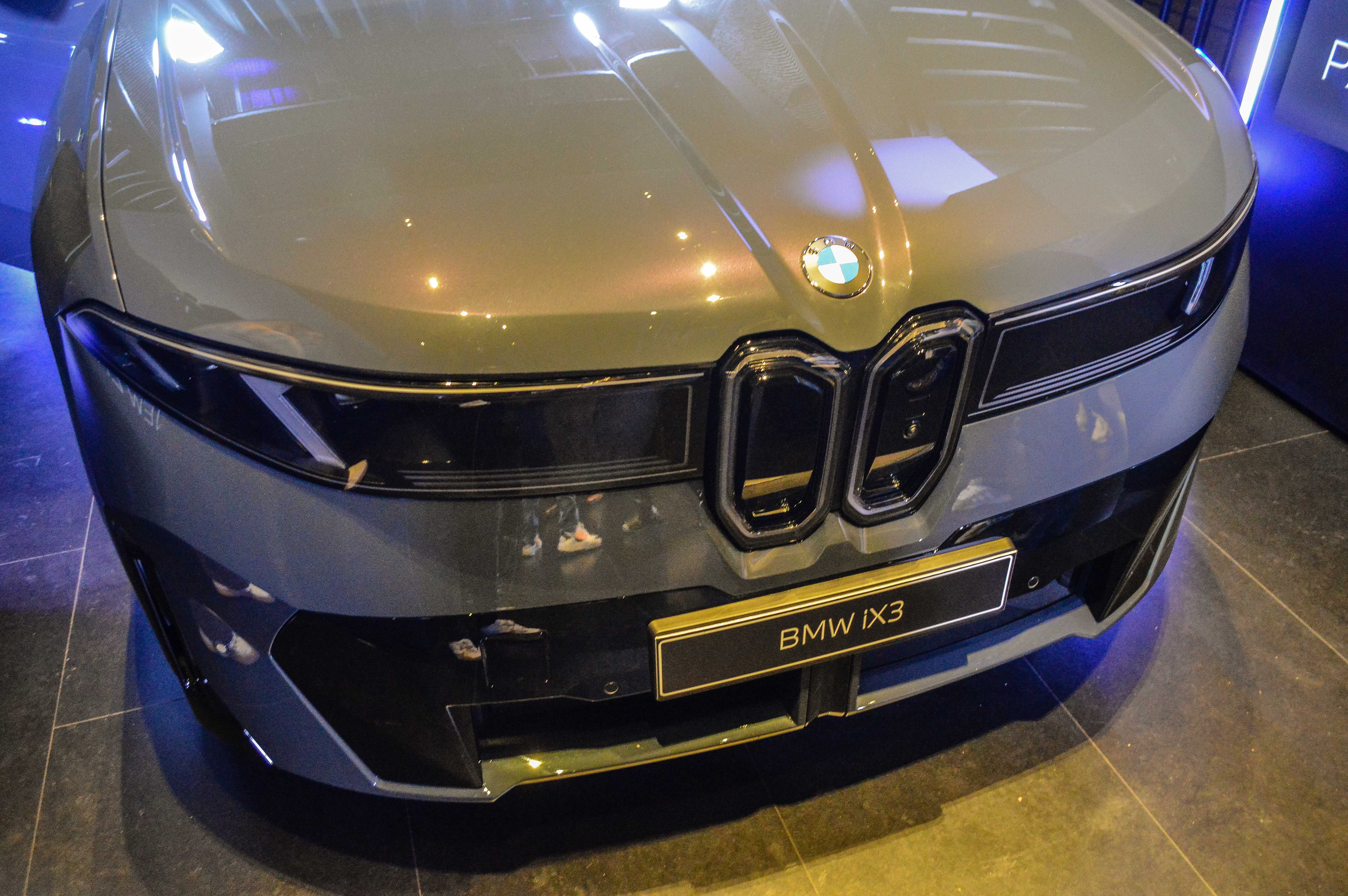 FOTO | BMW iX3 a ajuns în România. Cum arată, de aproape, noul „laborator” electric al bavarezilor - Poza 4