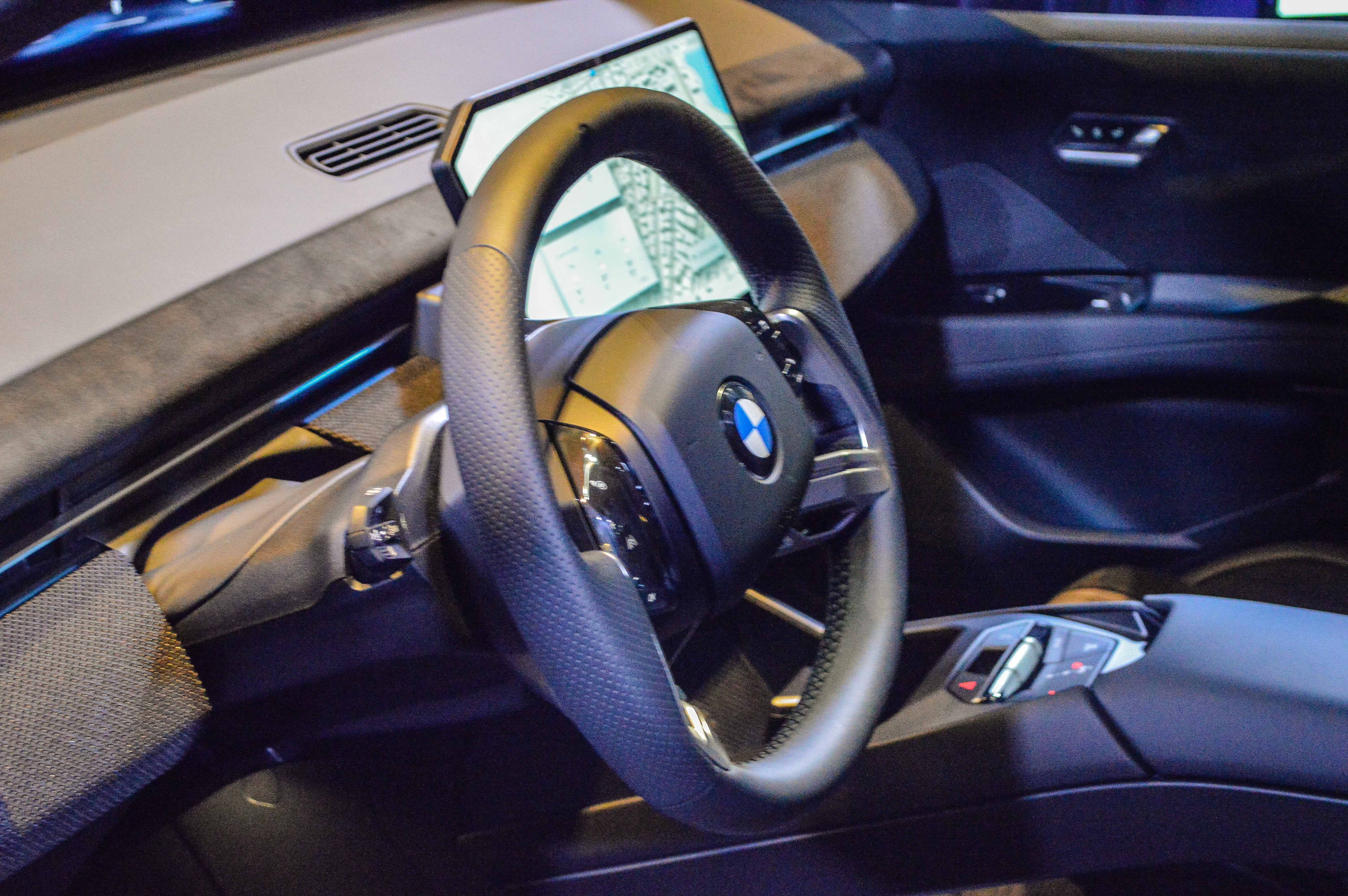 FOTO | BMW iX3 a ajuns în România. Cum arată, de aproape, noul „laborator” electric al bavarezilor - Poza 1