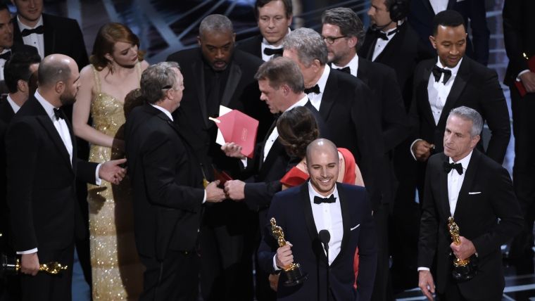 Radiografia unui fiasco: Moonlight castiga cel mai bun film la Premiile Oscar 2017, dupa ce La La Land fusese declarat triumfator. Gafa uriasa sau strategie?